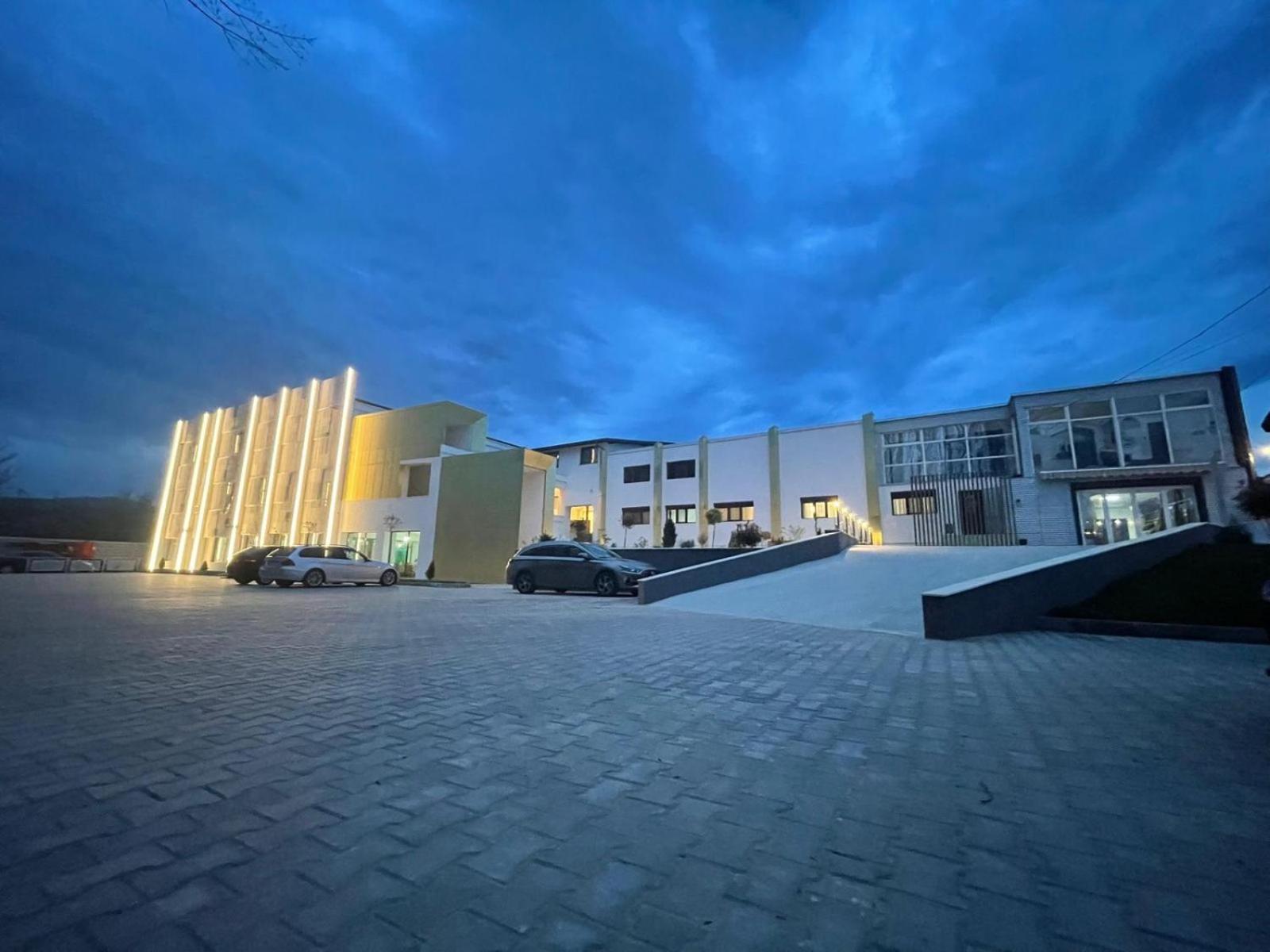 Popasul Lui Gicuta Bed & Breakfast Curtea De Arges Exterior photo