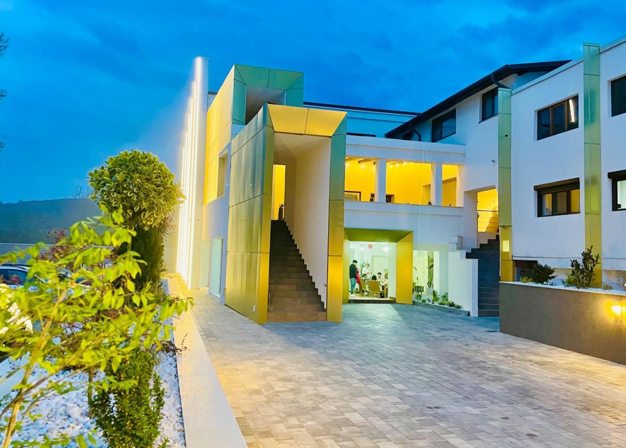 Popasul Lui Gicuta Bed & Breakfast Curtea De Arges Exterior photo